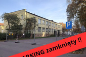Parking przed budynkiem biblioteki zamknięty!!